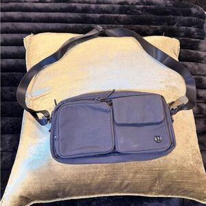 Lululemon Multi-Pocket Crossbody Bag 2.5L – Black